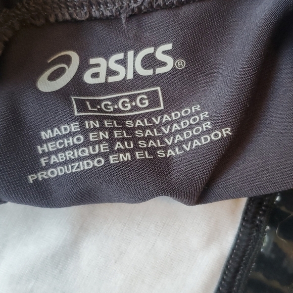 ASICS size Large running shorts - Picture 11 of 12